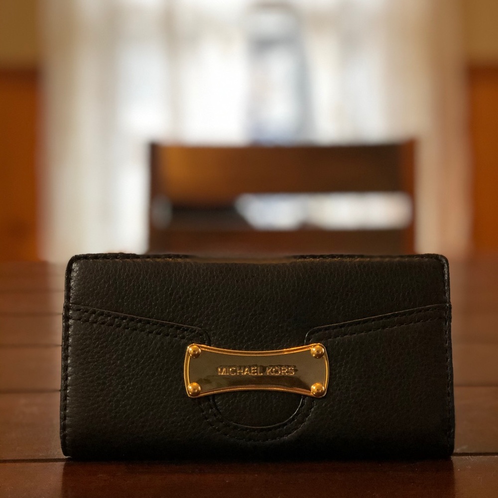 Michael Kors branded Pebble-Grain Black Wallet